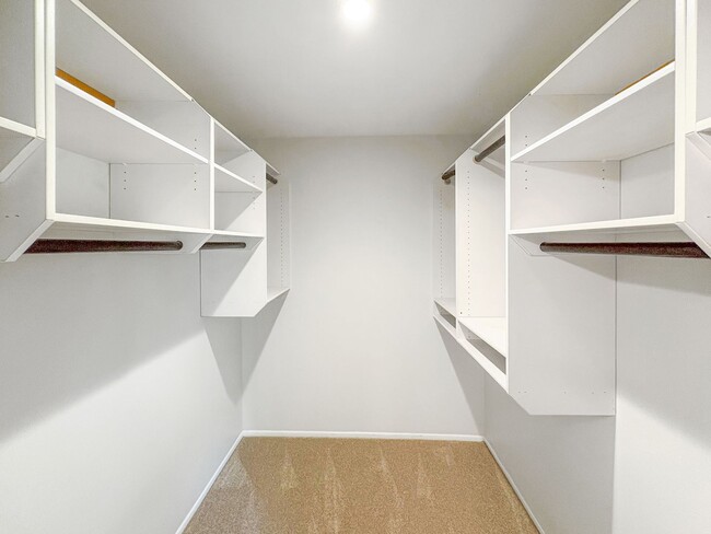 Building Photo - Beautifully updated 4-bed, 3-bath, two-sto...