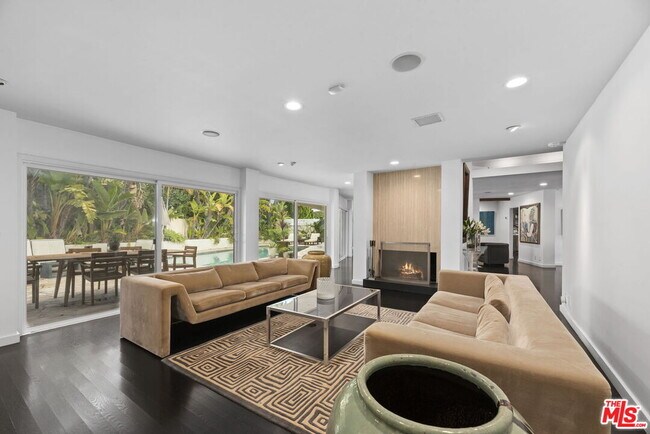 Building Photo - 8405 Edwin Dr