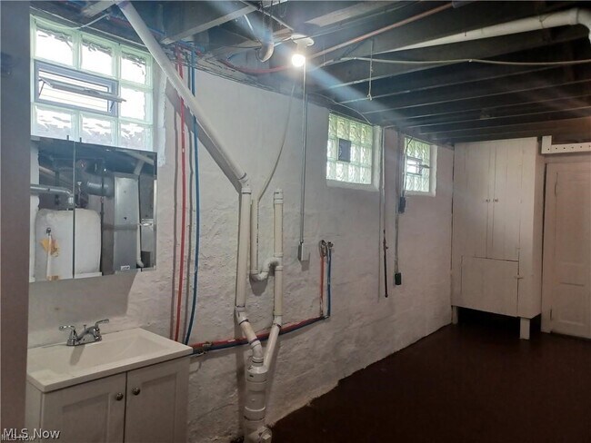 Building Photo - 112 N Portland Ave