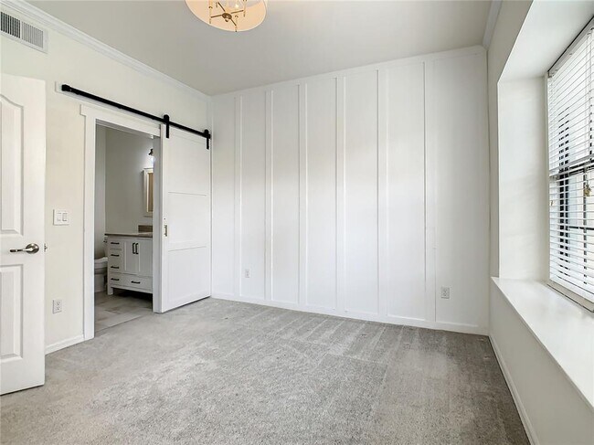 Building Photo - 1001 Via Santae Ln