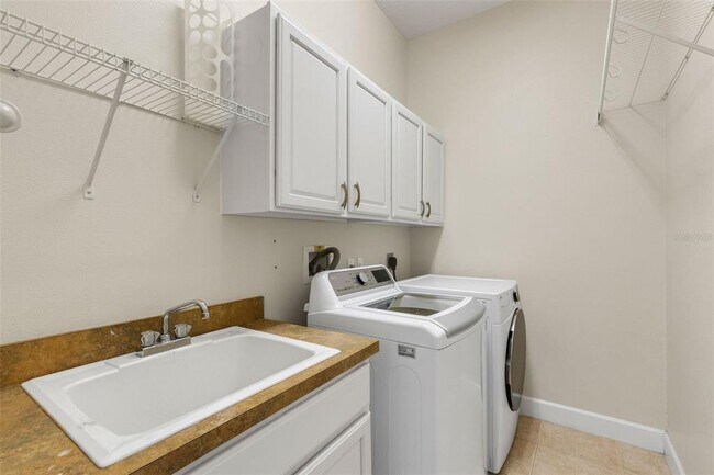 Building Photo - 11011 Hyacinth Pl