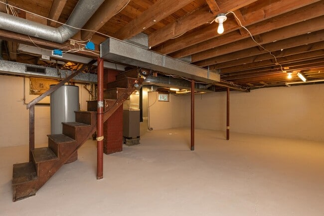 Building Photo - 400 Colonial Dr