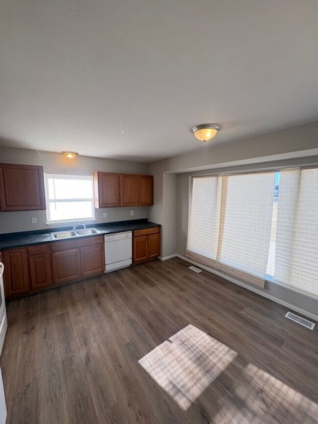 Building Photo - House for Rent with detached garage 3 BR/ 1 BA