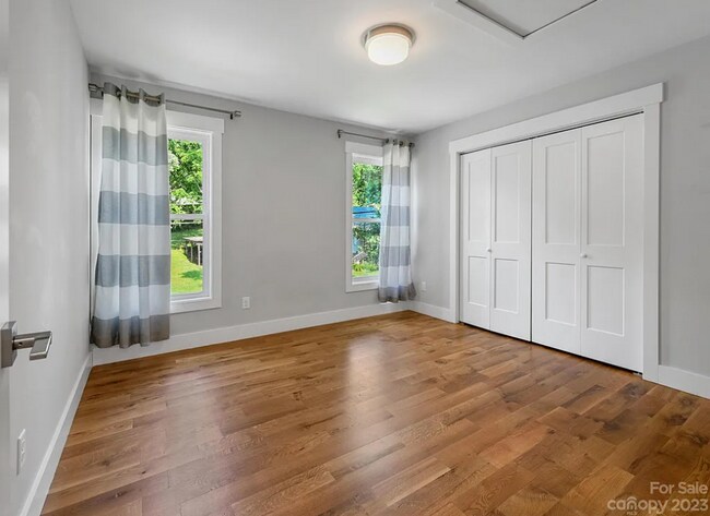 Building Photo - Lovely Asheville Rental!