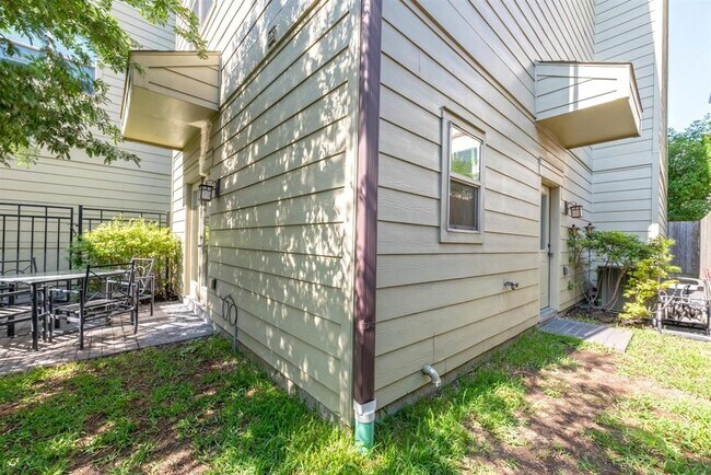 Building Photo - 5424 Petty St