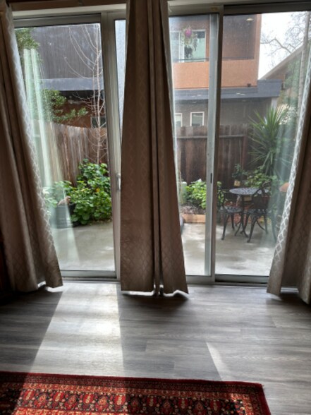 Building Photo - 1816 Solons Alley