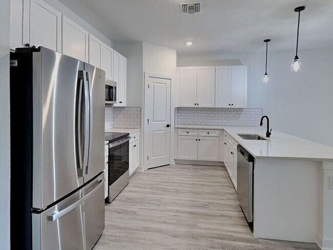 Building Photo - 1118 Bismarck Rd