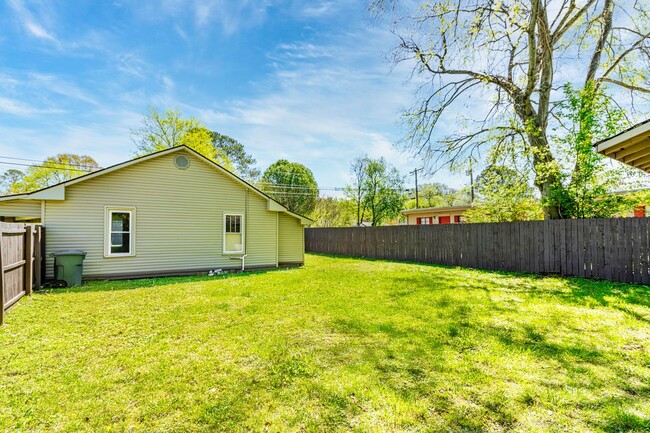 Building Photo - Newly Remodeled Home with Fenced-In Yard!