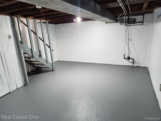 Building Photo - 8741 W Nine Mile Rd