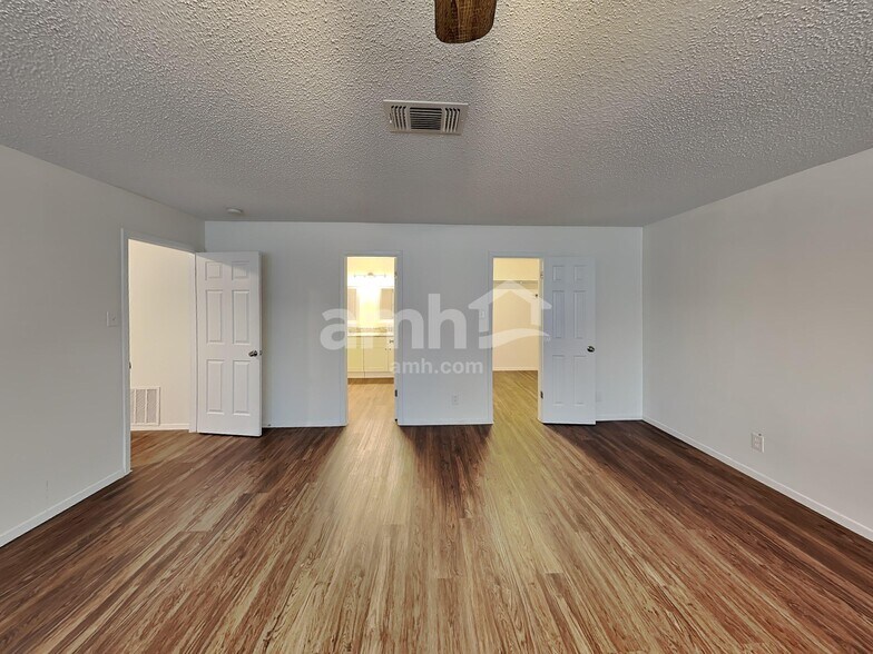 Building Photo - 2407 Canyon Rim