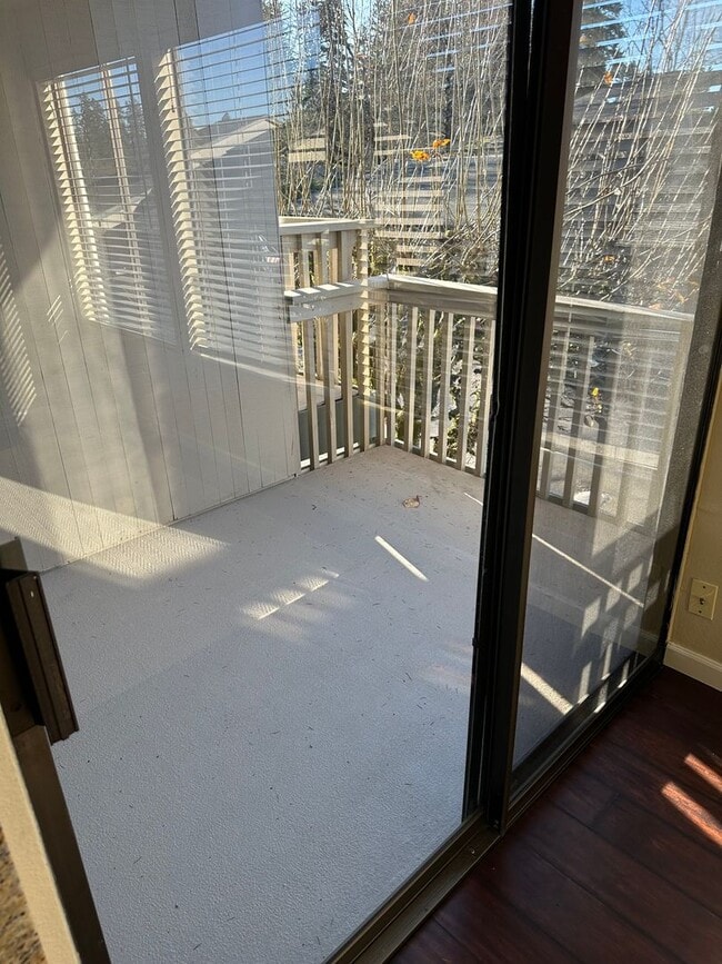 Building Photo - Gated Lakefront Rental Opportunity