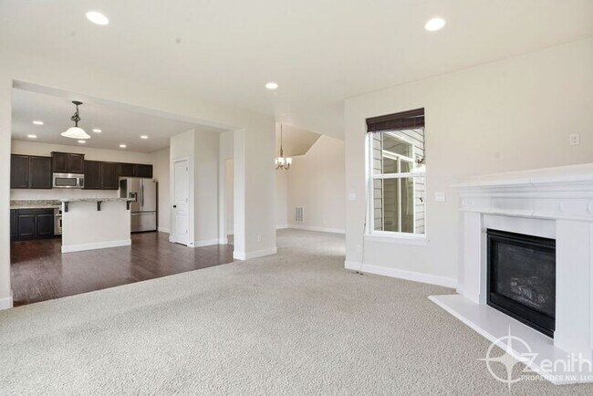 Building Photo - 15205 NE 102nd Way