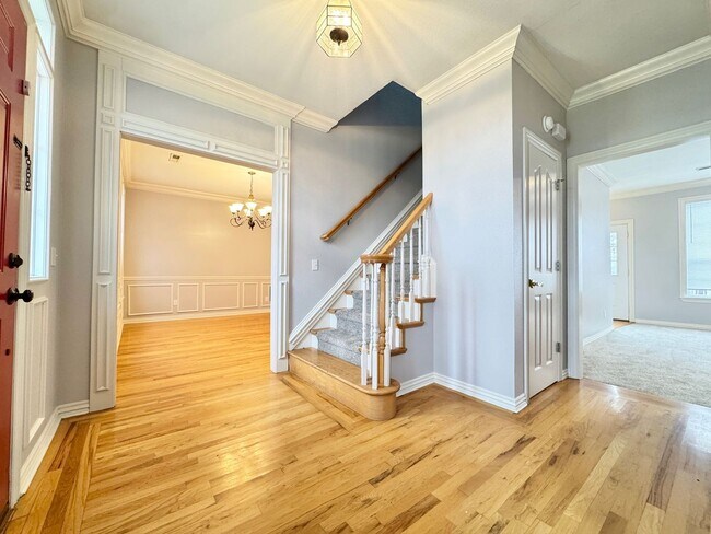 Building Photo - East Fayetteville 7 bedrooms 5 baths, VANDERGRIFF DIST - beautiful spread