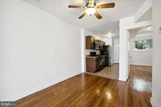 Building Photo - 1471 Bangor St SE
