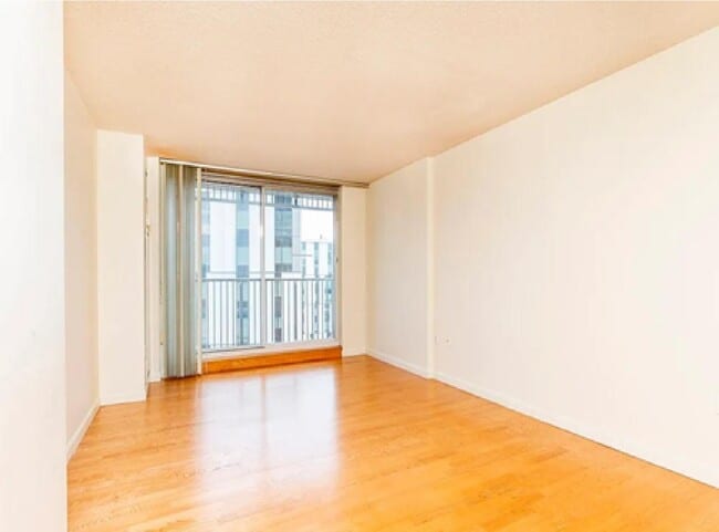 Building Photo - 8-12 Museum Way - 8-12 Museum Way