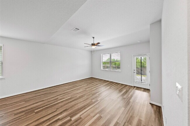 Building Photo - Greenbelt, Second En Suite, Media and Game...