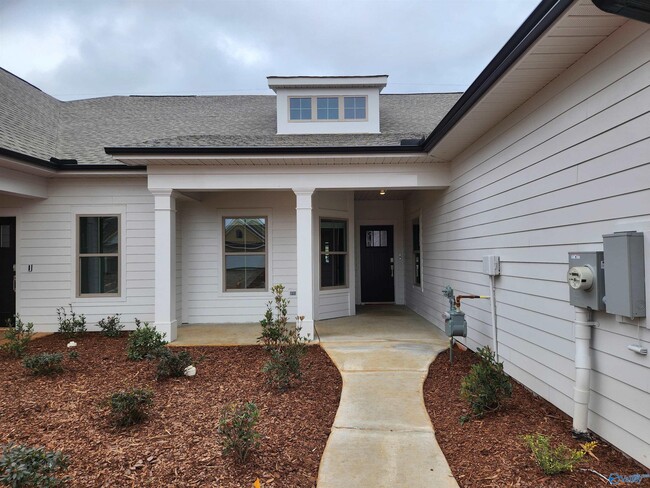 Building Photo - 120 Rugby Dr