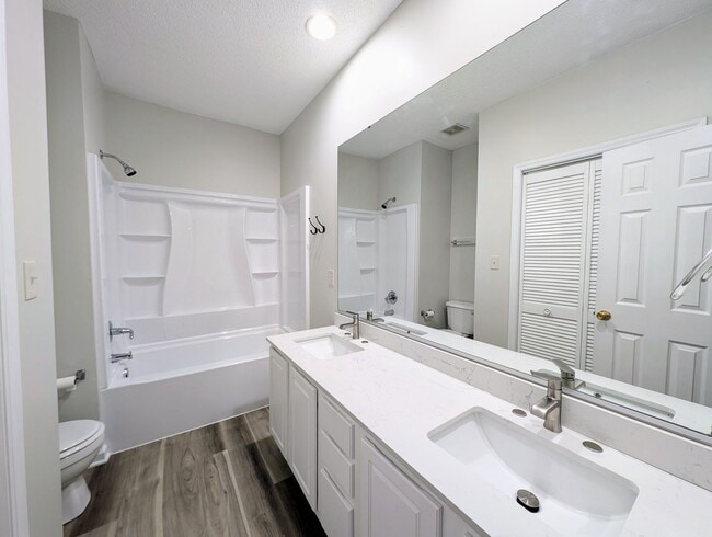 Building Photo - Move-In Ready Townhome with Downstairs Pri...