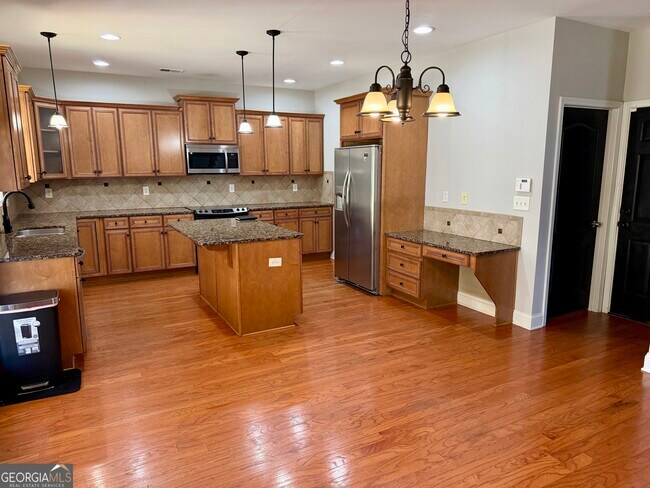 Building Photo - 301 Conway Ct