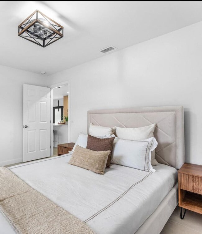 Building Photo - 608 SE 2nd Ave