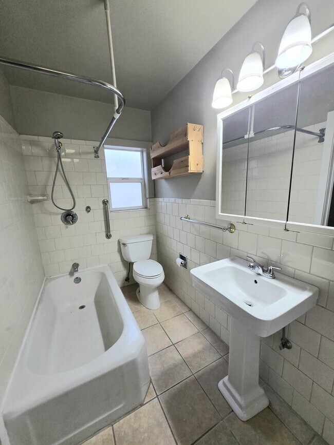 Building Photo - 1720 H St