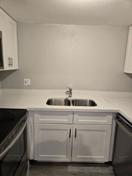 Building Photo - 2674 N 43rd Ave