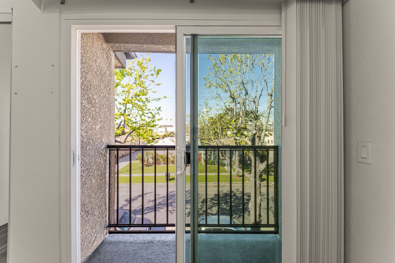 Building Photo - 248 E Buckthorn St