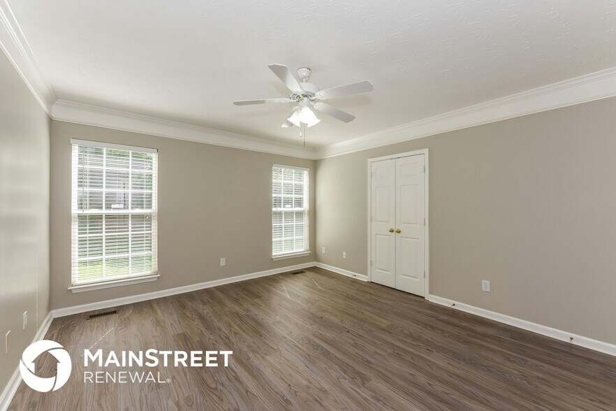 Building Photo - 160 Walton Trce S