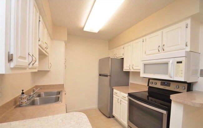 Building Photo - 2250 Bering Dr