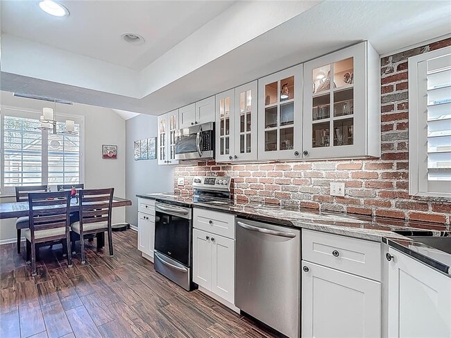 Building Photo - 3611 Pine Knot Dr