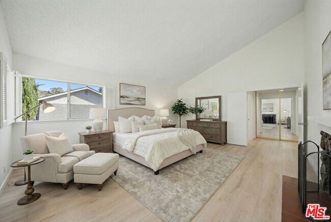 Building Photo - 243 Blanquita Way