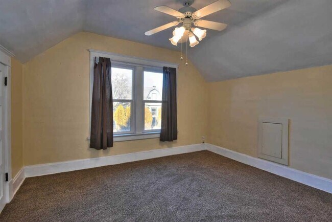 Building Photo - 1709 W Spofford Ave
