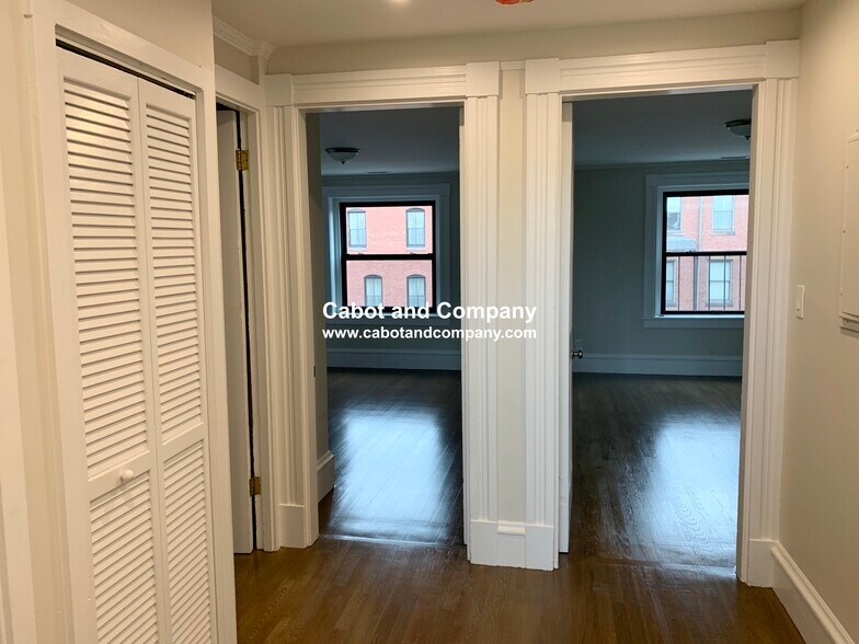 Building Photo - 314 Marlborough St