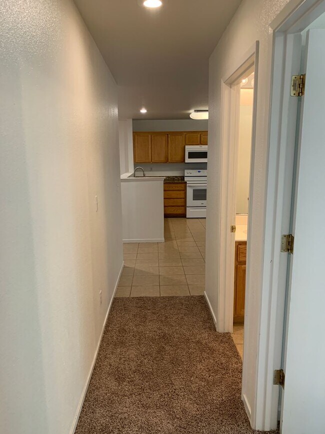 Building Photo - 2 WEEKS FREE RENT November Special - Beaut...