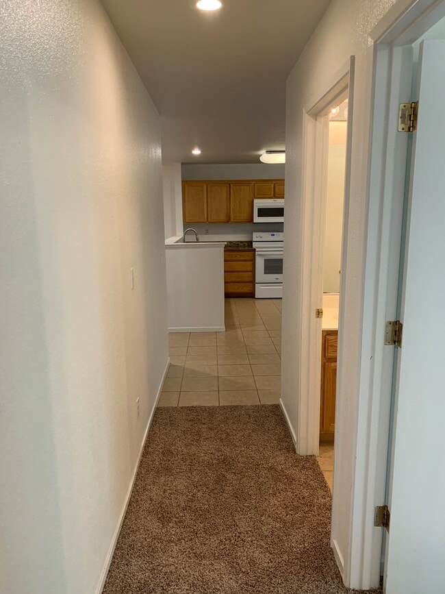Building Photo - Beautiful 4 Bedroom 3 bath home in Merced!