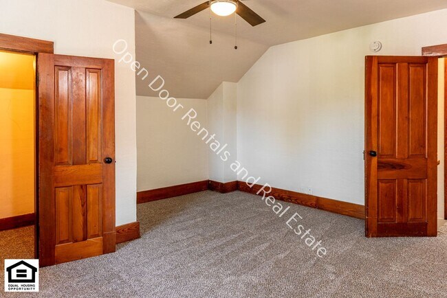 Building Photo - 1320 S Van Buren St