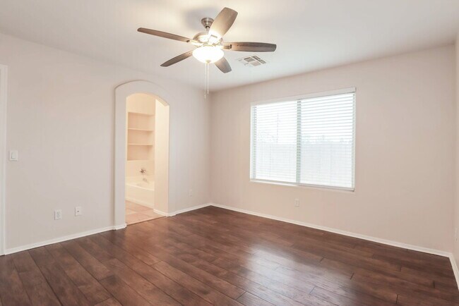 Building Photo - 422 W Tara Danette Dr