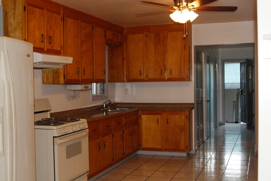 Kitchen - 4019 E 16th St