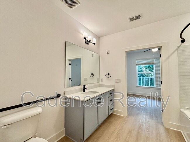 Building Photo - 610 S Kerr Ave