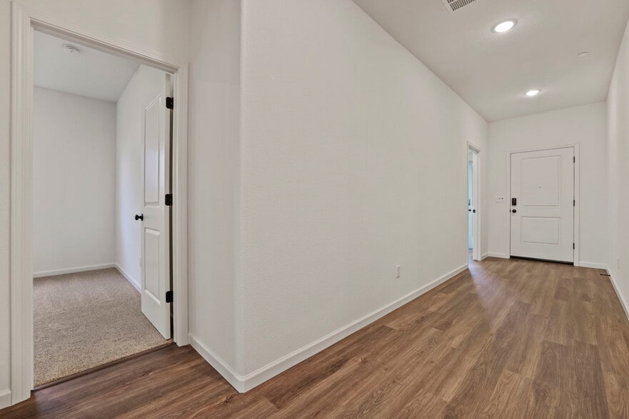 Hallway to Bedroom 3 - 522 Bedfordshire Dr