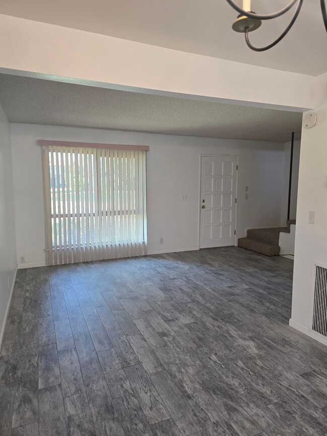 Building Photo - Cozy 2 bed 2 bath
