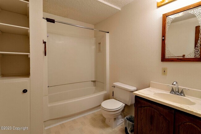 Building Photo - 909 Indian Hills Dr