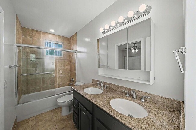 Building Photo - 5789 Woodland Point Dr