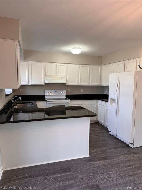 Building Photo - 28672 BAYBERRY Ct E