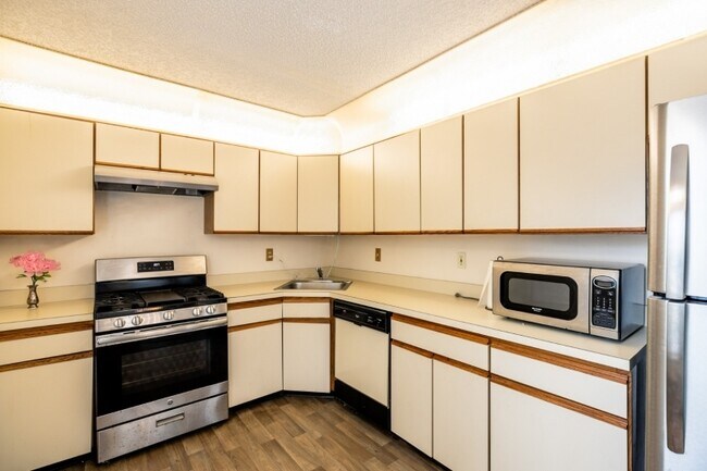 Building Photo - 361 Hadleigh Ln