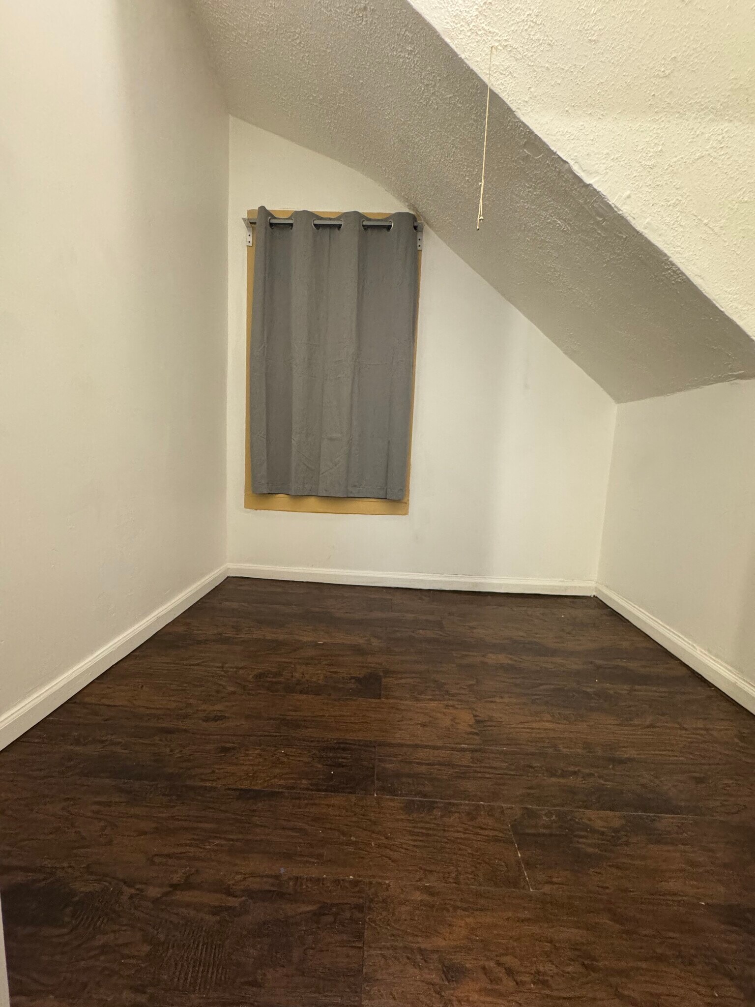 Room #2 - 917 W 35th St