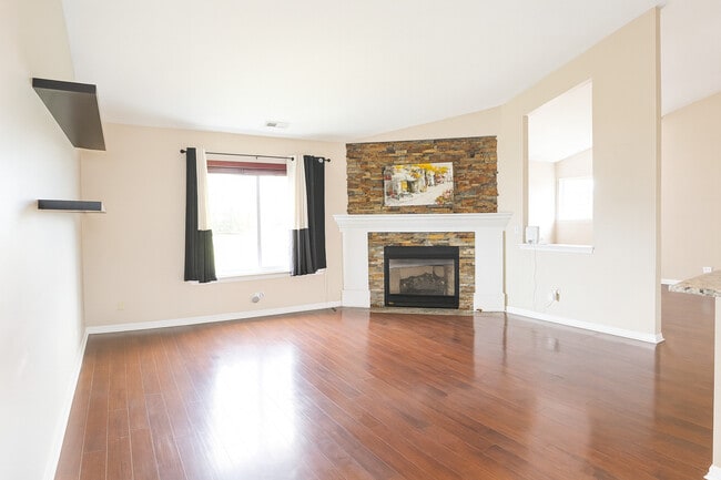 Building Photo - 1051 Park Hill Cir