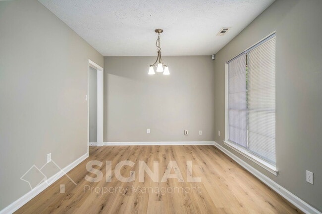 Building Photo - 140 Bonnieville Dr