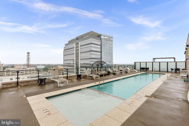 Building Photo - 1650 Silver Hill Dr