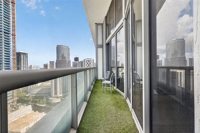 Building Photo - 485 Brickell Ave